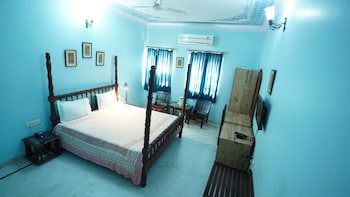 Anuraag Villa
