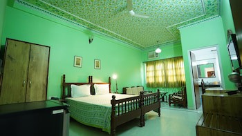 Anuraag Villa