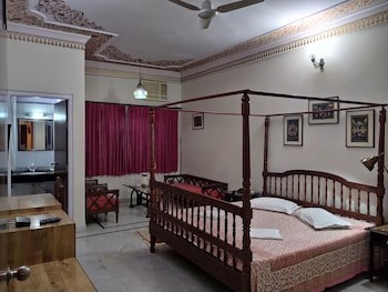 Anuraag Villa