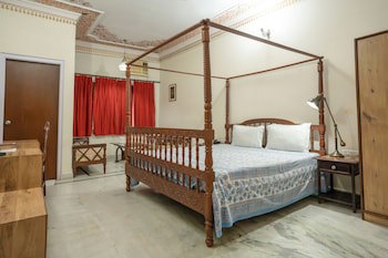 Anuraag Villa