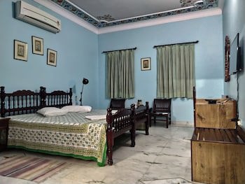 Anuraag Villa