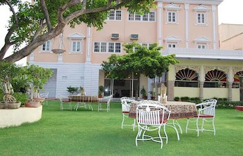 Anuraag Villa