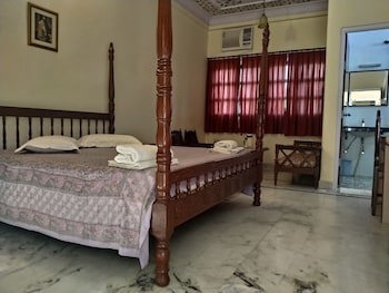 Anuraag Villa