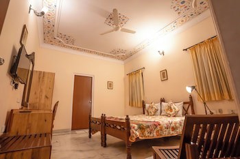 Anuraag Villa