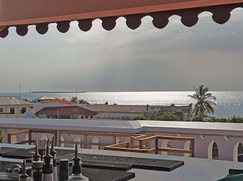 Maru Maru Hotel