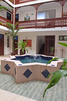 Maru Maru Hotel