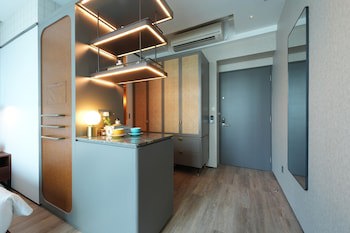 Dash Living On Queen's