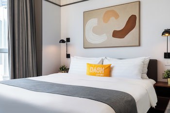 Dash Living On Queen's