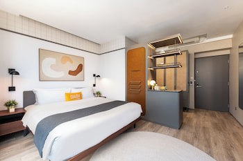 Dash Living On Queen's