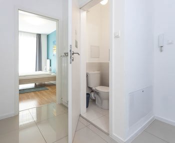 Corvin Plaza Apartments And Suites