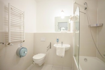 Corvin Plaza Apartments And Suites