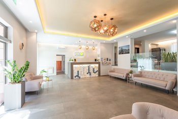 Corvin Plaza Apartments And Suites