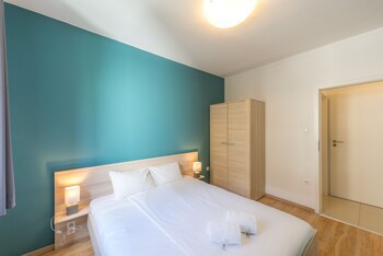 Corvin Plaza Apartments And Suites