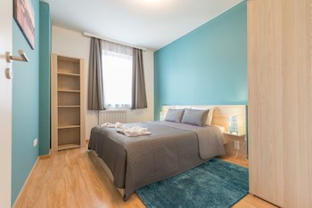 Corvin Plaza Apartments And Suites