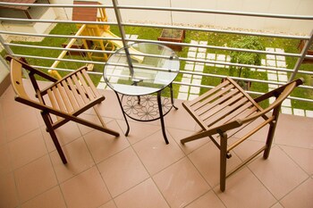 Corvin Plaza Apartments And Suites