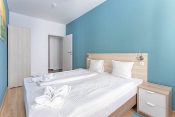Corvin Plaza Apartments And Suites