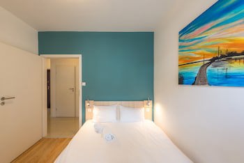 Corvin Plaza Apartments And Suites