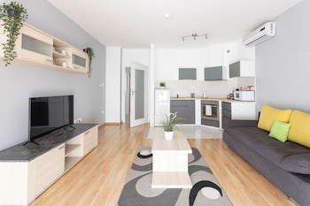 Corvin Plaza Apartments And Suites