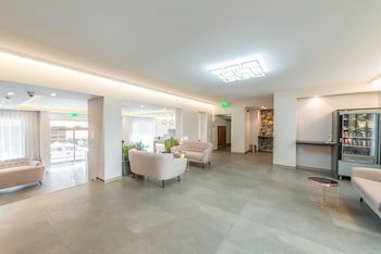 Corvin Plaza Apartments And Suites