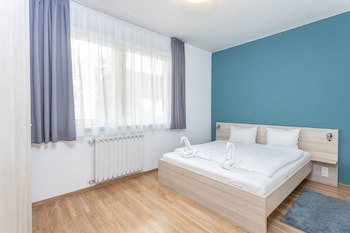 Corvin Plaza Apartments And Suites