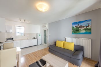 Corvin Plaza Apartments And Suites