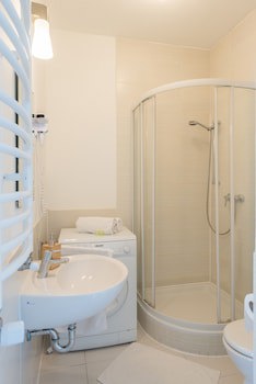 Corvin Plaza Apartments And Suites