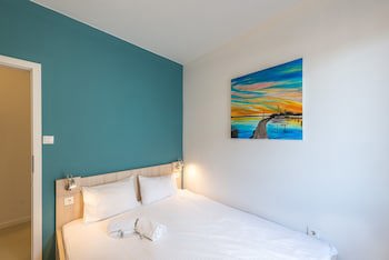 Corvin Plaza Apartments And Suites