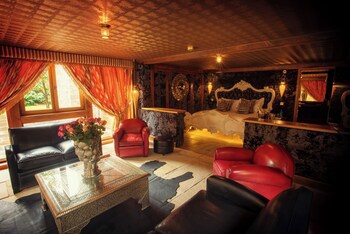 Crazy Bear Hotel-Stadhampton