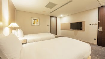Check Inn Select Taichung Dadun