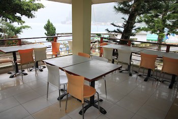 Pandu Lakeside Hotel Parapat - Toba Lake