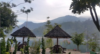 Pandu Lakeside Hotel Parapat - Toba Lake