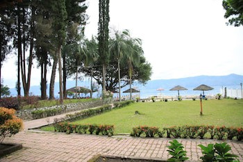 Pandu Lakeside Hotel Tuktuk