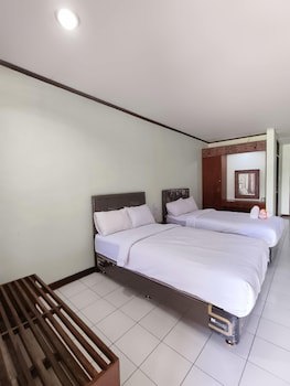 Pandu Lakeside Hotel Tuktuk