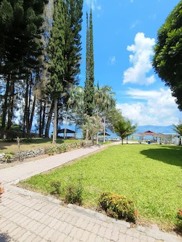 Pandu Lakeside Hotel Tuktuk