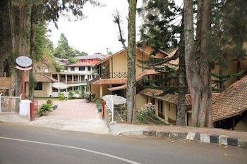 Pandu Lakeside Hotel Tuktuk
