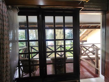 Pandu Lakeside Hotel Tuktuk