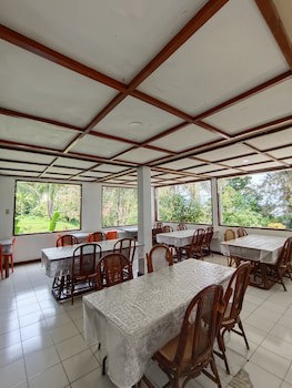 Pandu Lakeside Hotel Tuktuk