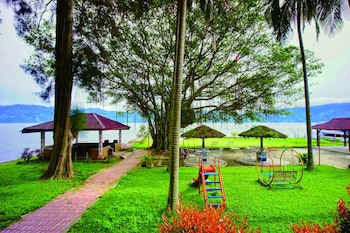 Pandu Lakeside Hotel Tuktuk