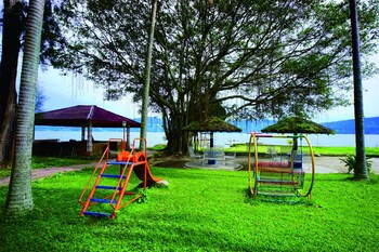 Pandu Lakeside Hotel Tuktuk
