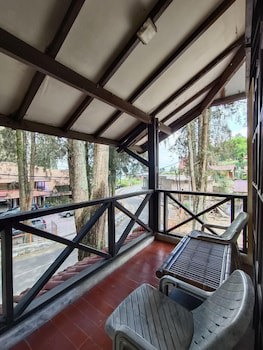 Pandu Lakeside Hotel Tuktuk