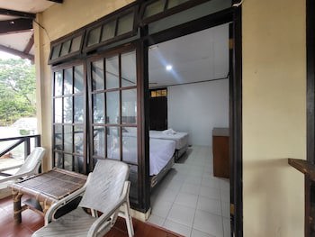Pandu Lakeside Hotel Tuktuk