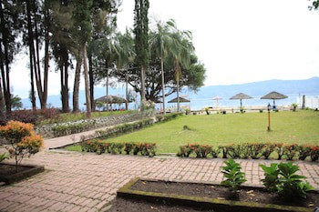 Pandu Lakeside Hotel Tuktuk