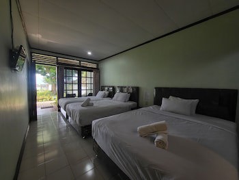 Pandu Lakeside Hotel Tuktuk