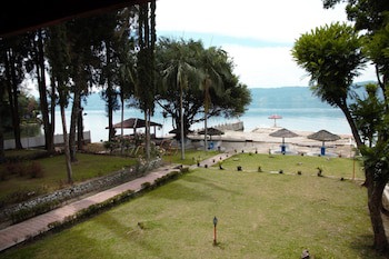 Pandu Lakeside Hotel Tuktuk