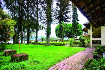 Pandu Lakeside Hotel Tuktuk