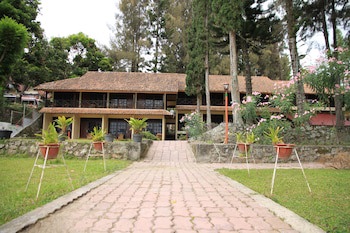 Pandu Lakeside Hotel Tuktuk