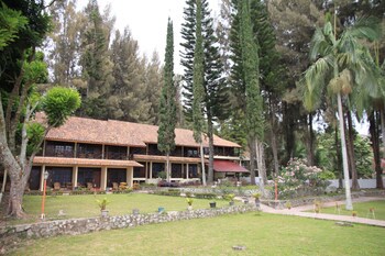 Pandu Lakeside Hotel Tuktuk
