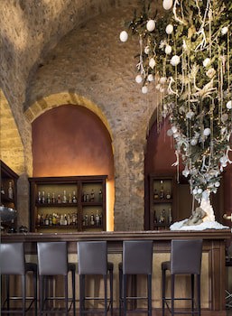 Moni Emvasis Luxury Suites