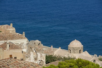 Moni Emvasis Luxury Suites