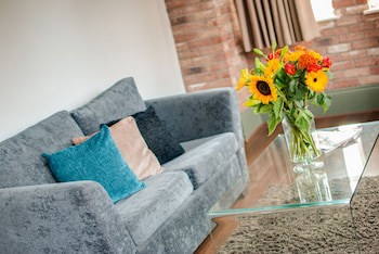 Base Serviced Apartments - Sir Thomas Street
